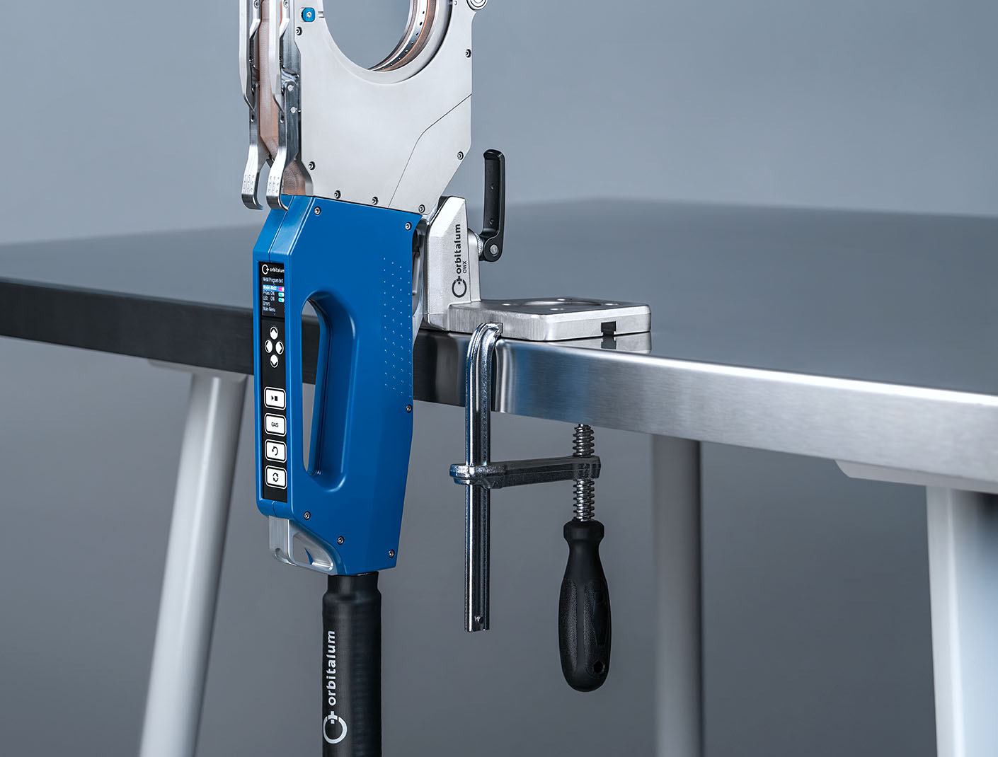 Đầu hàn Orbitalum ORBIWELD X lắp trên bộ gá bàn